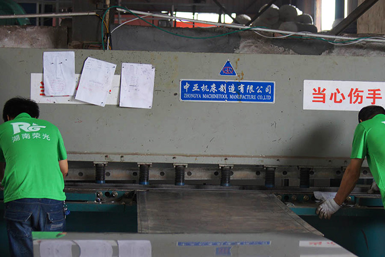 標識鈑金下料車間 長沙榮光廣告招牌制作廠 標識鈑金下料車間 長沙榮光廣告招牌制作廠