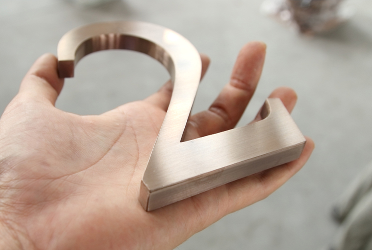 ���z�~��