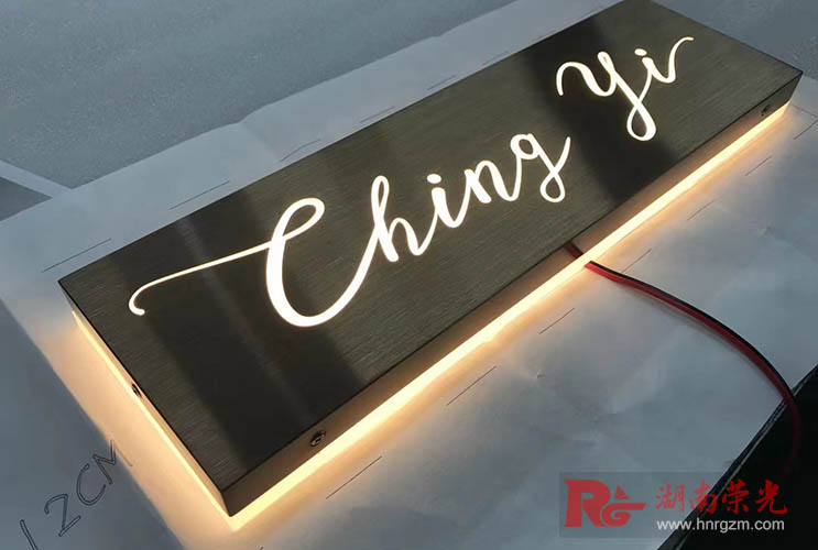 �V����R��